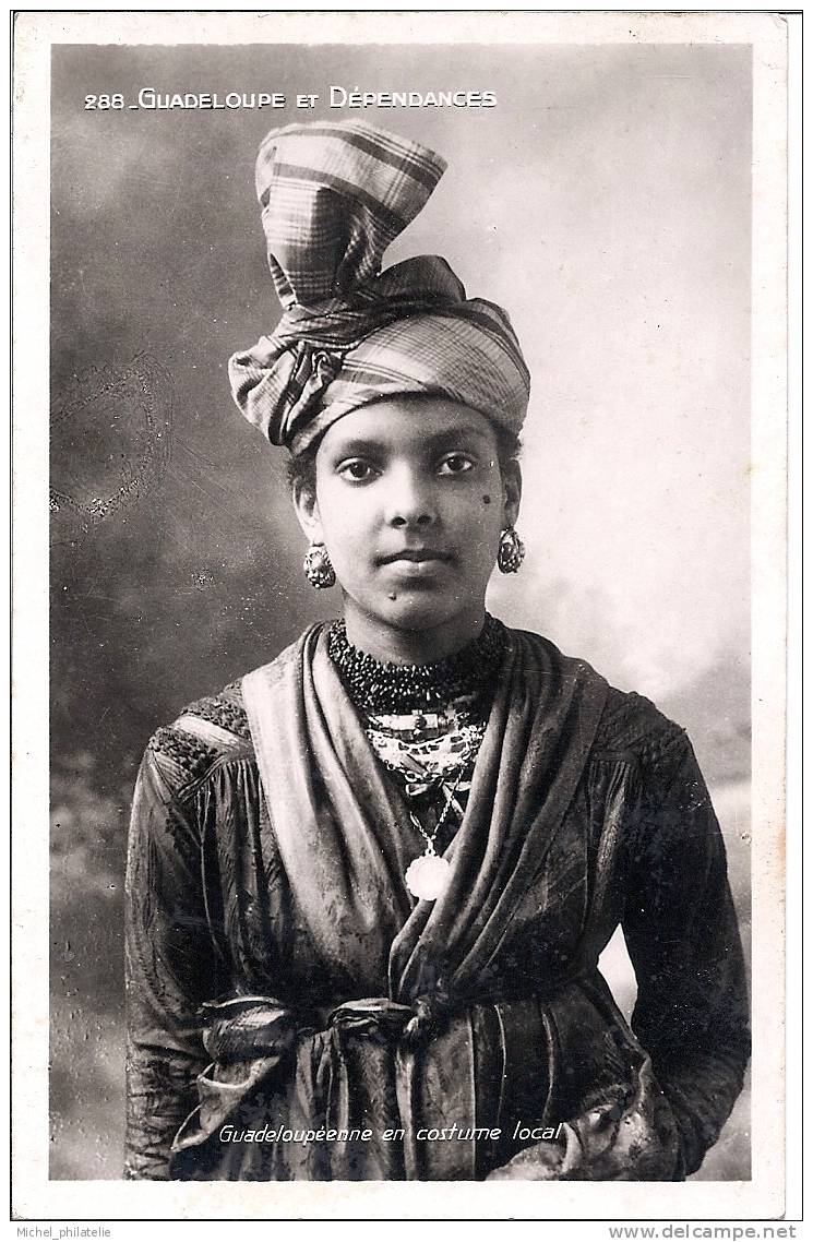 CPA, Guadeloupe, Guadeloupéenne en costume local, avec oblitération maritime