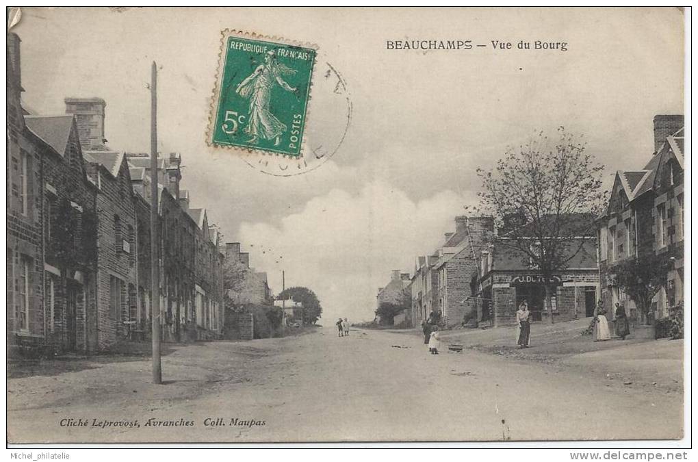 Carte postale, Beauchamp, vue du Bourg