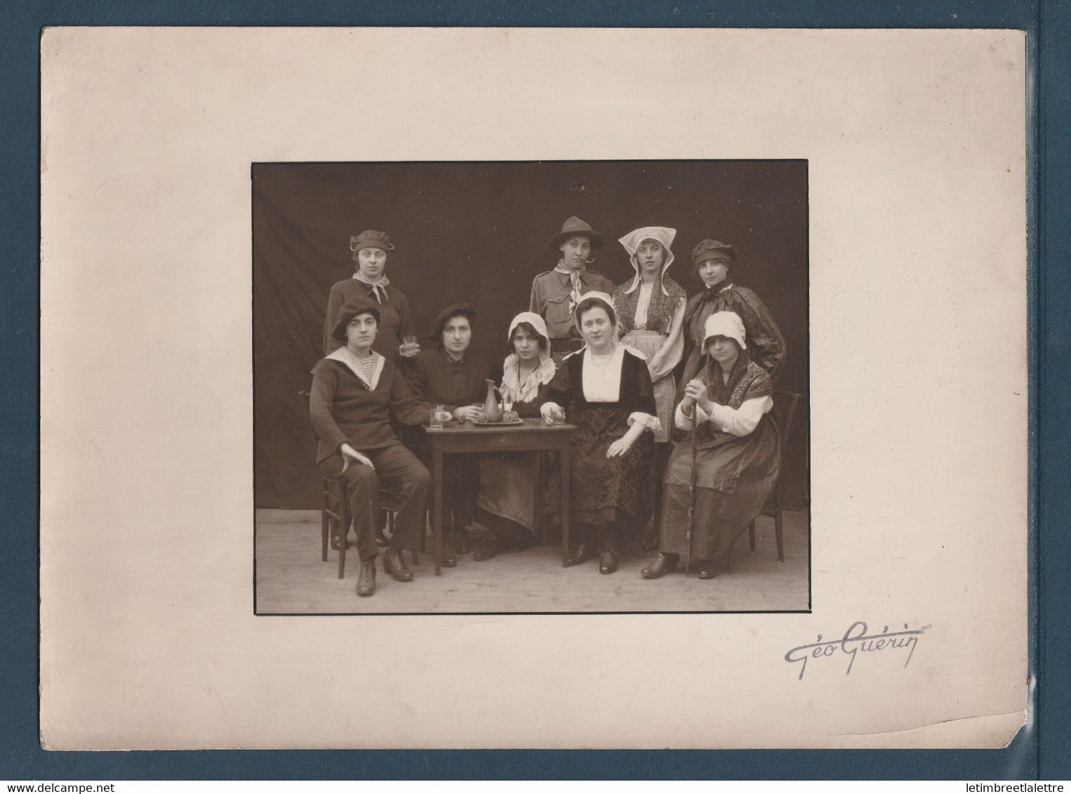⭐ Photo - Photo de classe du lycée de jeunes filles de Clermont Ferrant - Théo Guérin - Cachet au dos - 1920 ⭐